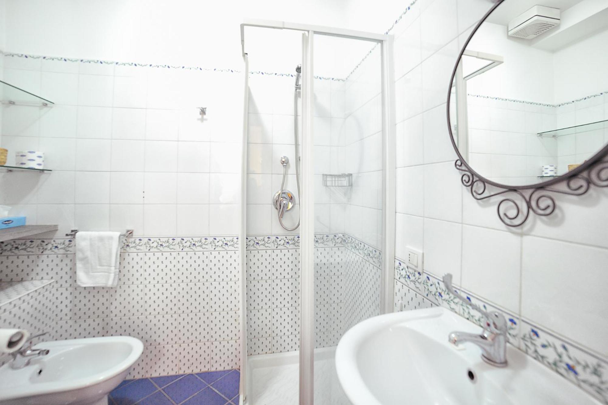 スパッカナポリ コンフォート スイーツ Bed & Breakfast エクステリア 写真